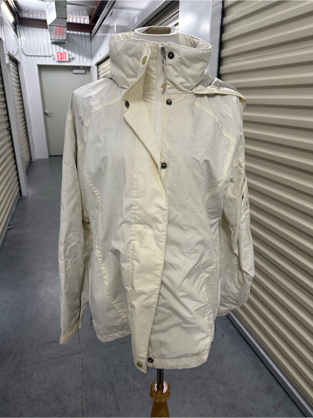 Columbia Women's Cream Hooded Lightweight Windbreaker Jacket